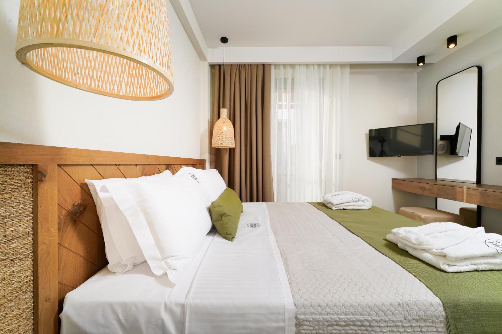 Azzure Luxury Suites Potos Eksteriør billede